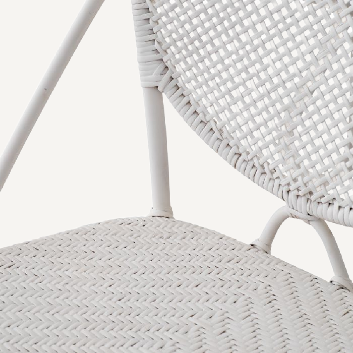 Chaise de salle à manger blanche en rotin