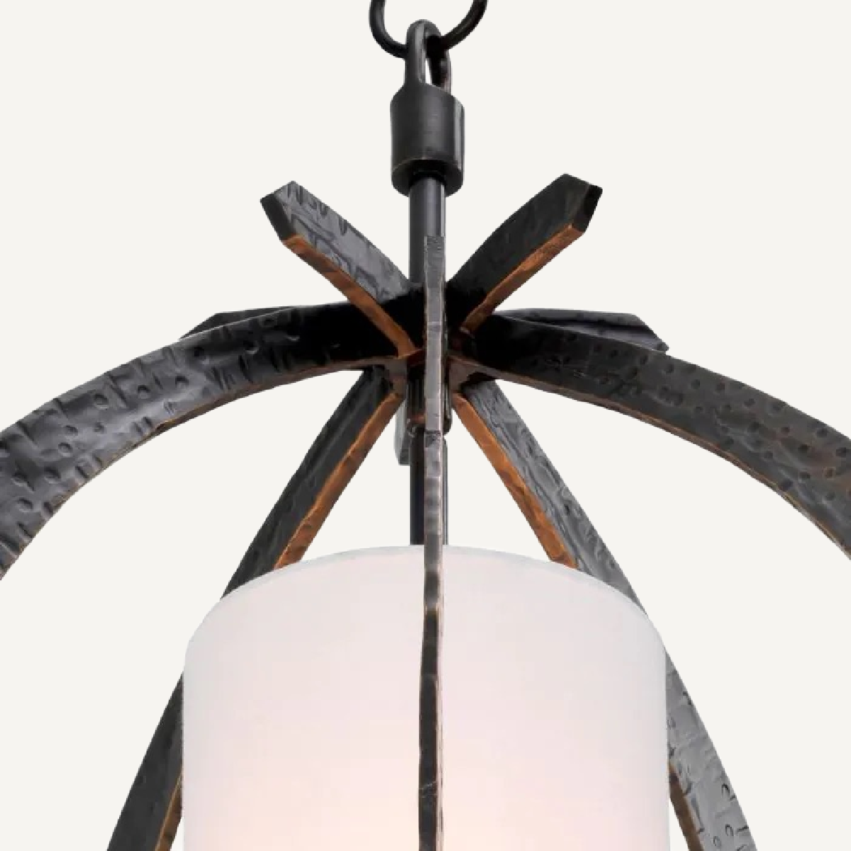 Lustre en bronze martelé