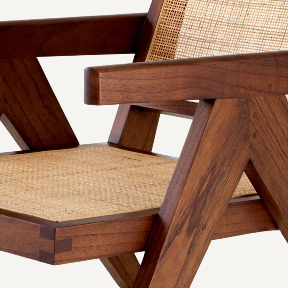 Fauteuil marron en rotin