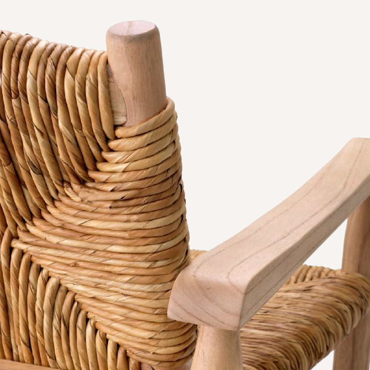 Fauteuil marron en jonc de mer