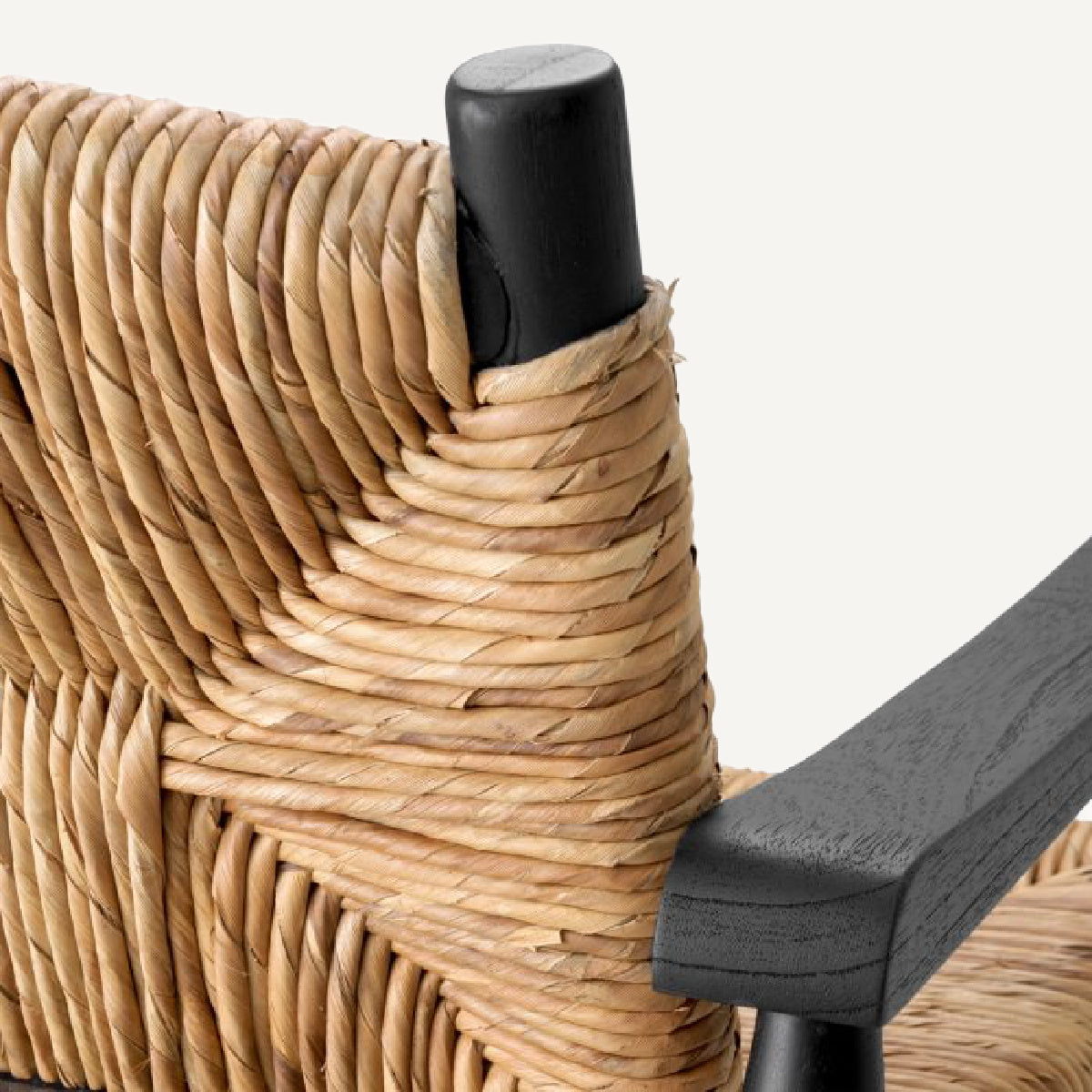 Fauteuil noir en jonc de mer