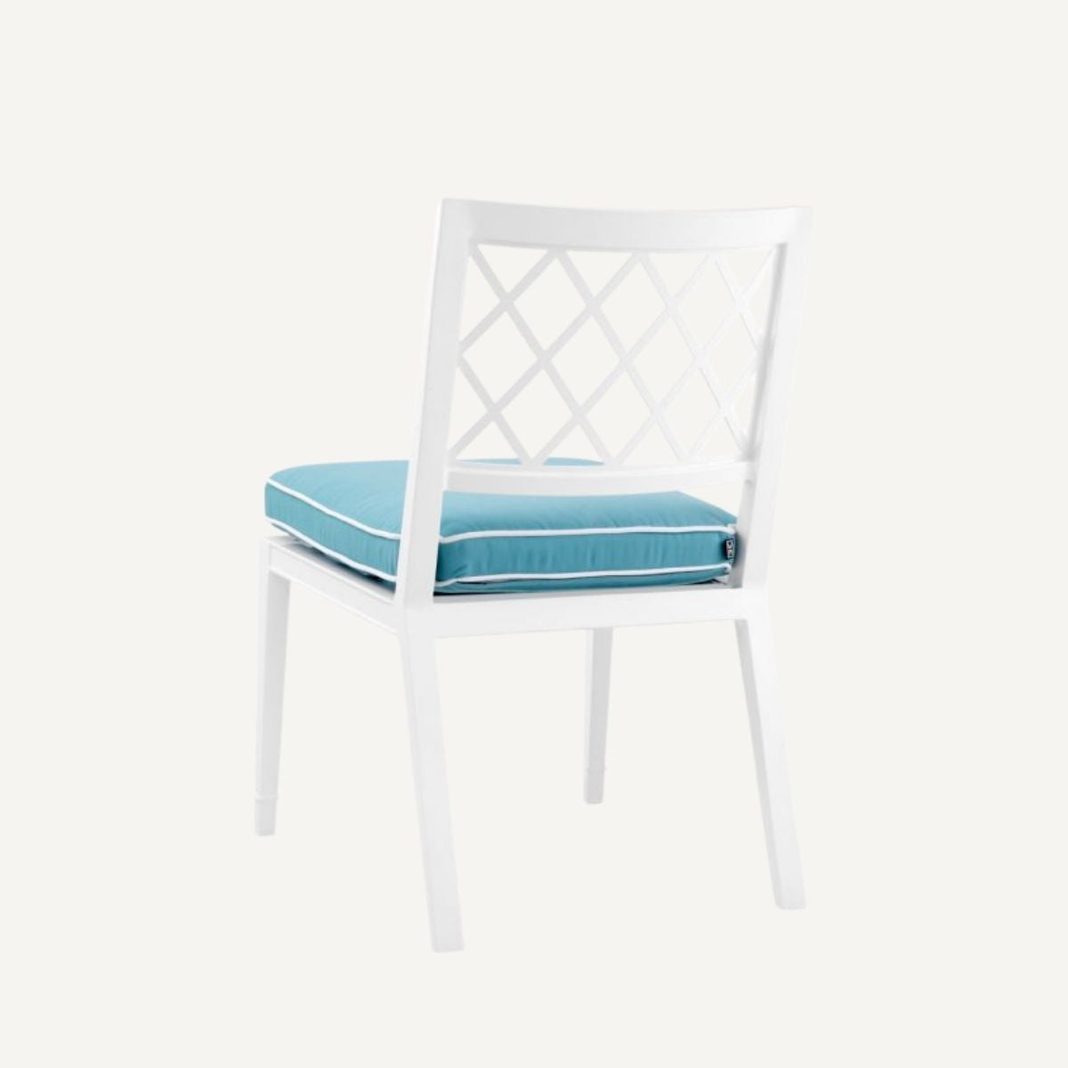 Chaise extérieure blanche et bleu minéral