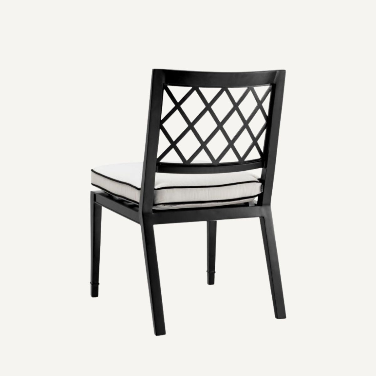 Chaise extérieure noire et blanche