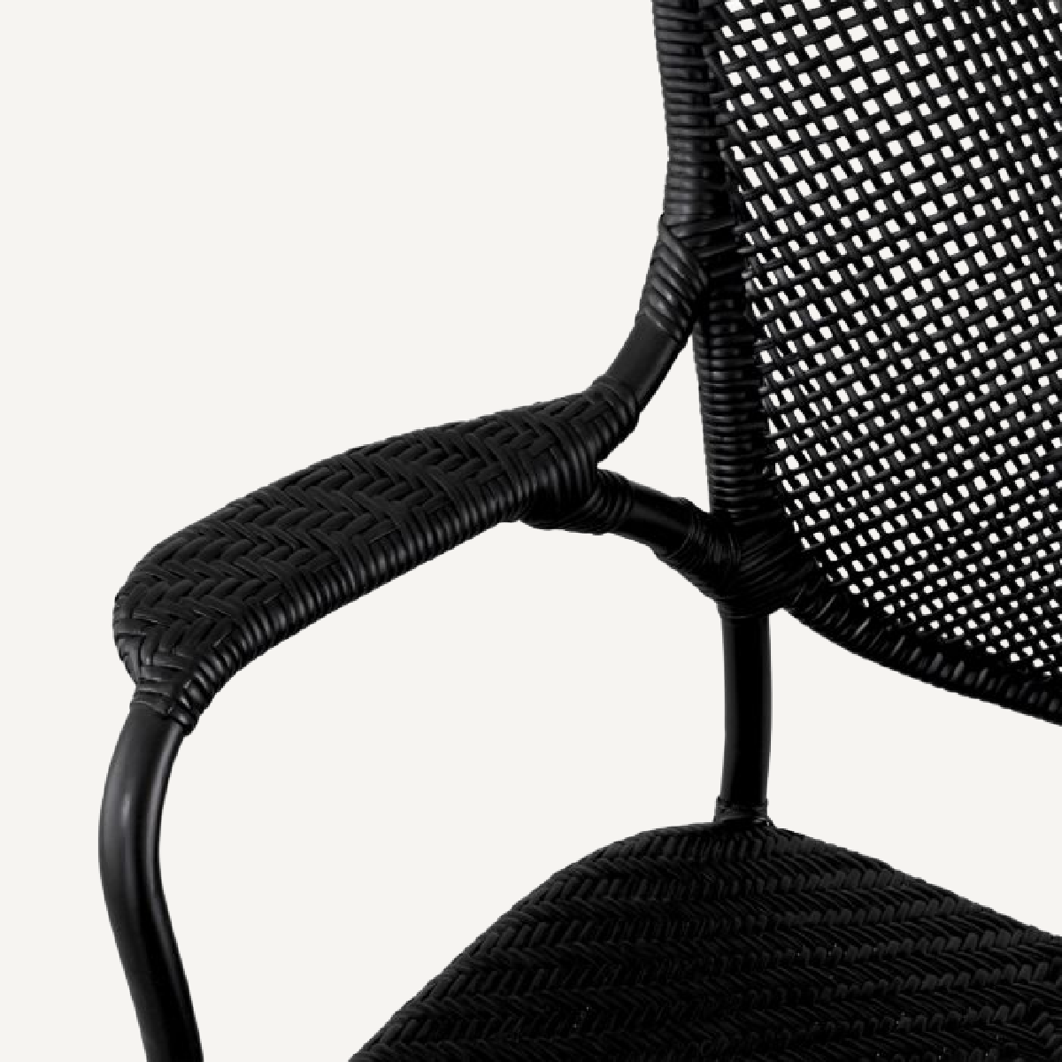 Chaise de salle à manger noire avec accoudoirs en rotin