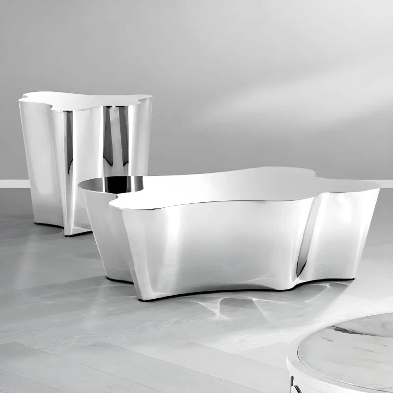 Table basse organique en métal poli