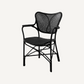 Chaise de salle à manger noire avec accoudoirs en rotin