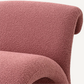 Fauteuil bouclé rose